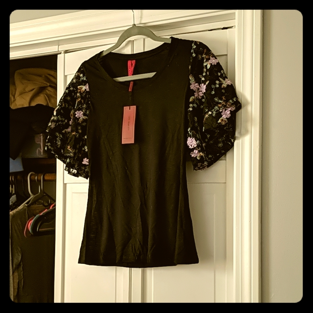 Love Scarlet top